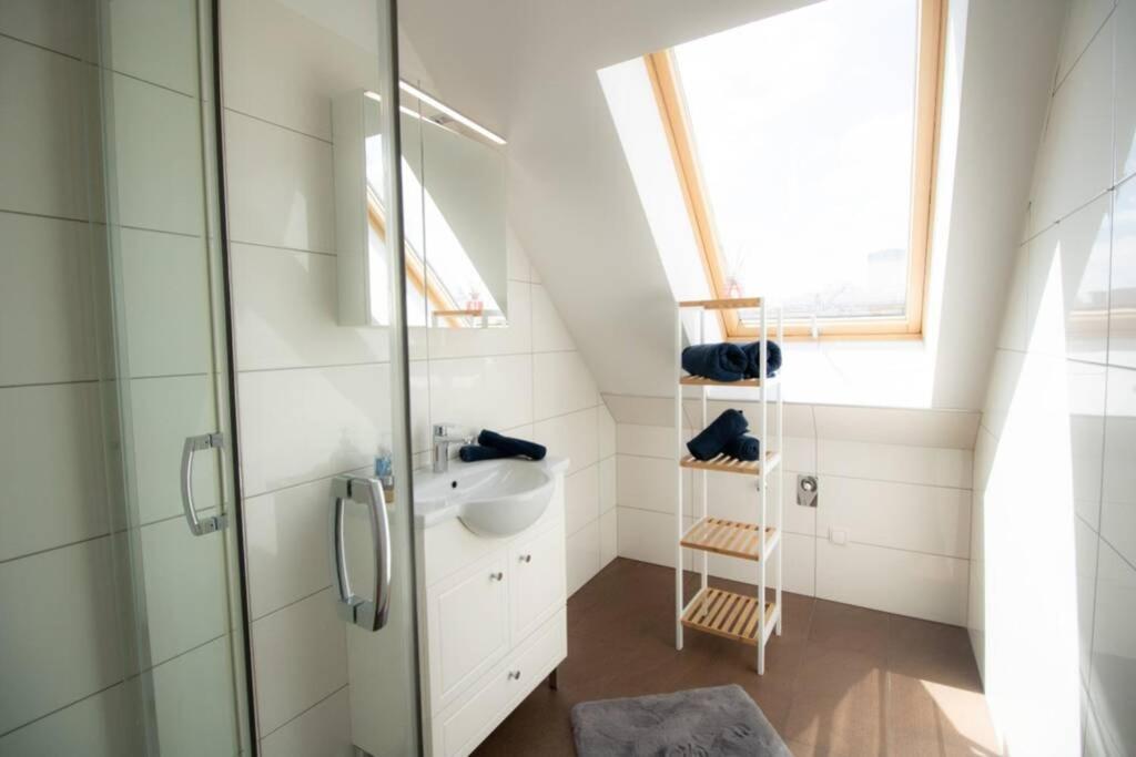 Sunny & Cozy Penthouse With Balcony L Dg4'14 Leilighet Wien Eksteriør bilde
