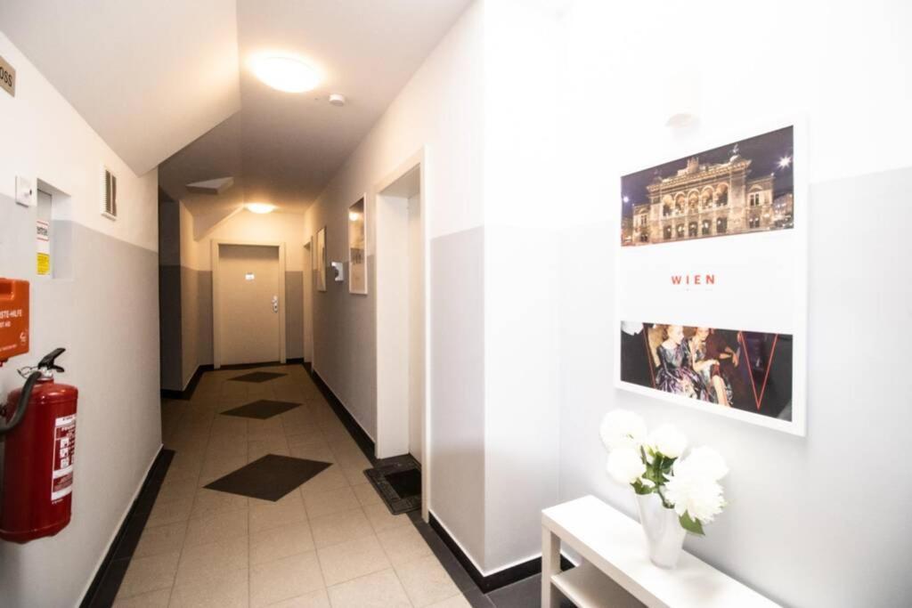Sunny & Cozy Penthouse With Balcony L Dg4'14 Leilighet Wien Eksteriør bilde